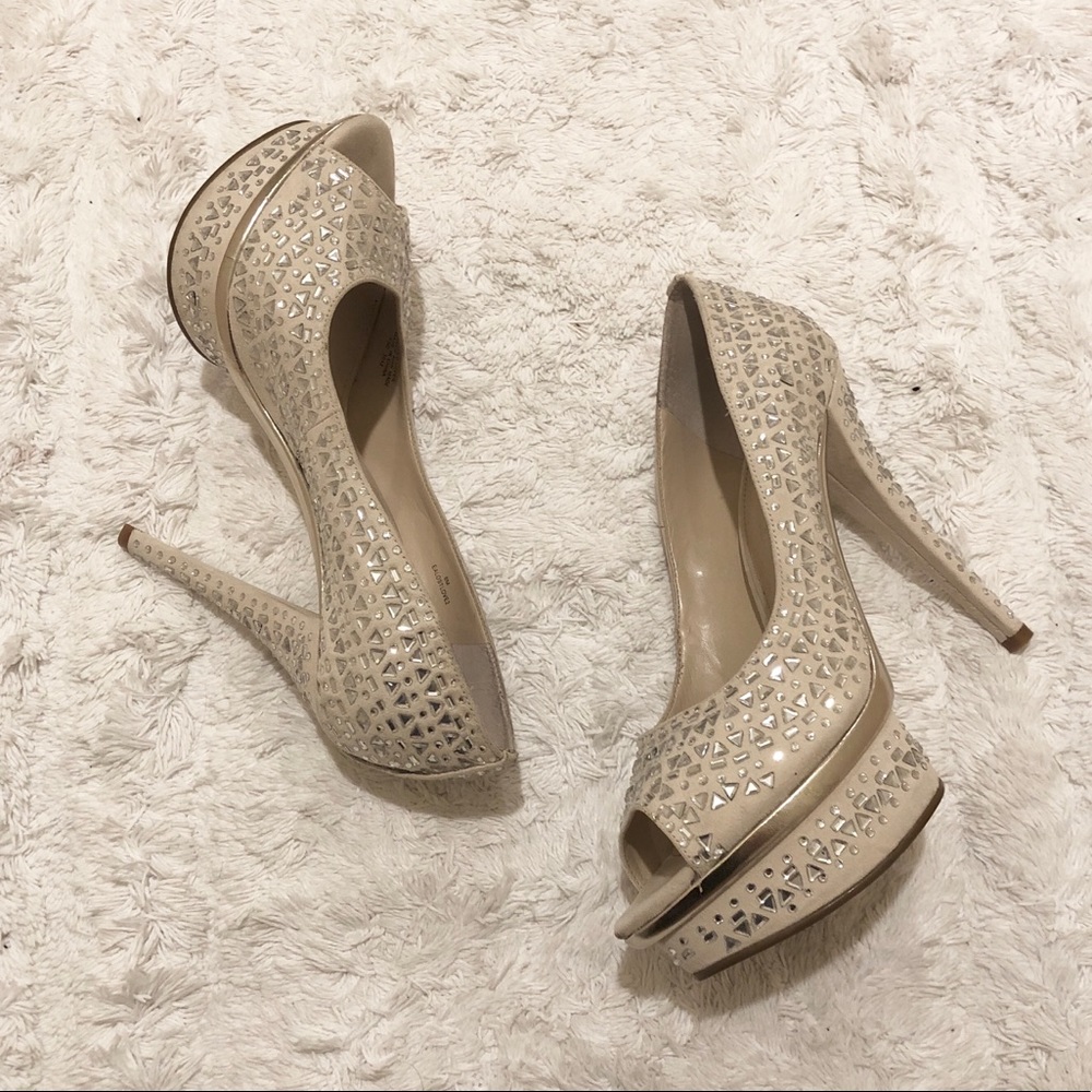 Enzo Angiolini peep toe pump